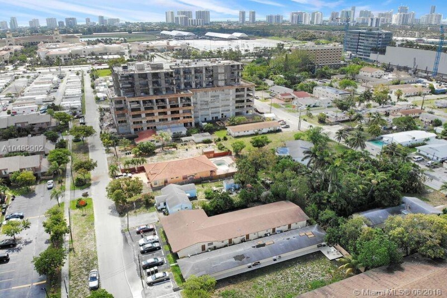 Hallandale,Florida 33009,Commercial Property,6 UNITS IN HALLANDALE,8th St,A10482902