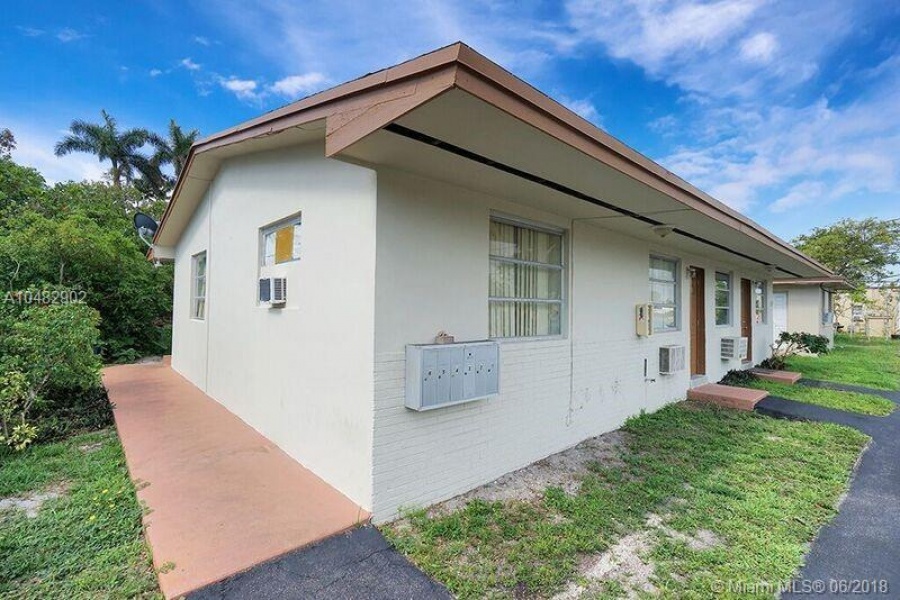 Hallandale,Florida 33009,Commercial Property,6 UNITS IN HALLANDALE,8th St,A10482902