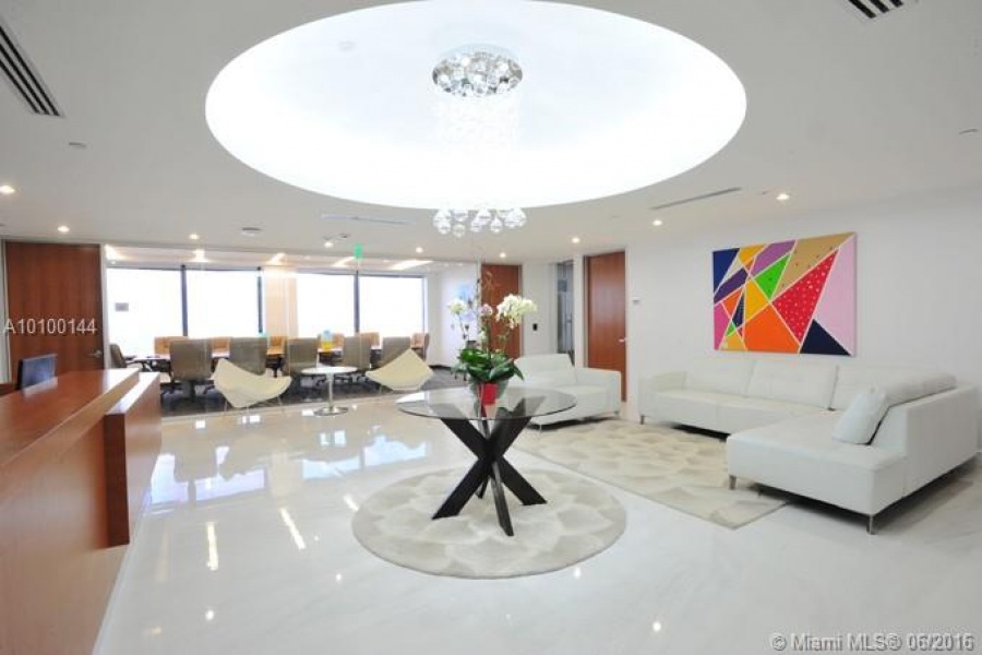 Miami,Florida 33131,Commercial Property,One Biscayne Tower,biscayne,A10100144
