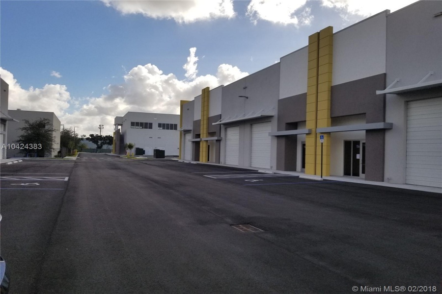 Miami,Florida 33172,Commercial Property,17 ST,A10424383