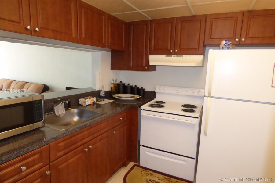 Lauderdale Lakes,Florida 33311,Commercial Property,New Castle Apartments,30th Street,A10436893